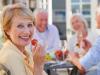 Bí quyết cải thiện việc ngồi lâu của người lớn tuổi giúp tăng tuổi thọ