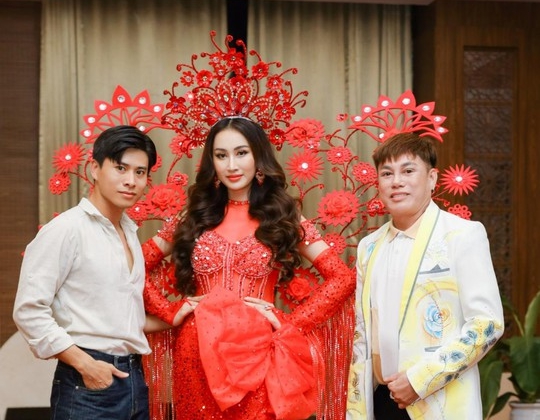 Hoa hậu Đoàn Hồng Trang diện dạ hội biểu tượng sắc đẹp của Tommy Nguyễn