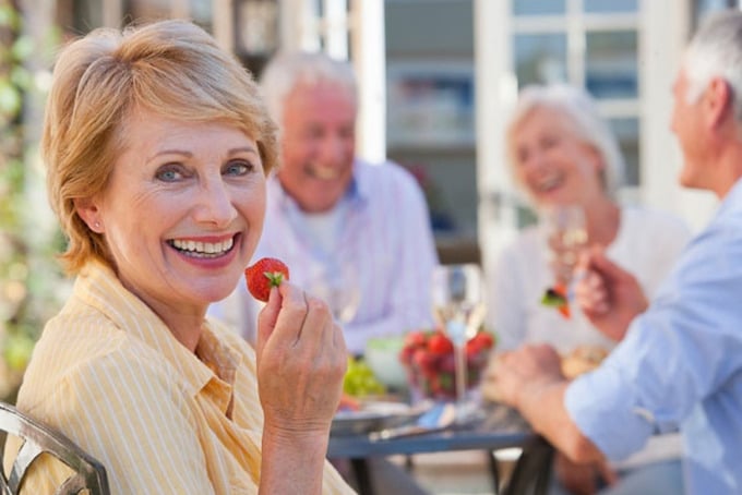Bí quyết cải thiện việc ngồi lâu của người lớn tuổi giúp tăng tuổi thọ