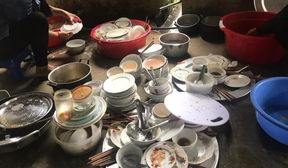 Sợ hãi ngày đầu về nhà chồng đã phải rửa 10 mâm bát
